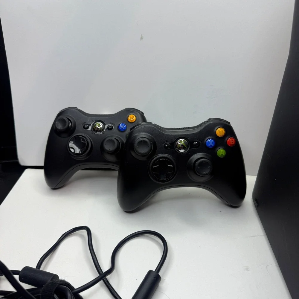 Microsoft Xbox 360 S Console Bundle 2 Controllers Kinect Call of Duty FIFA 17